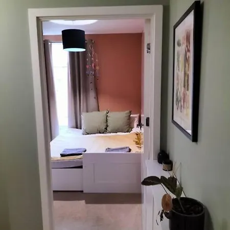 Spacious 2-bedroom In Location, Modern Amenities, Walking Distance To Attractions Apartment