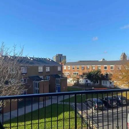 Spacious 2-bedroom In Location, Modern Amenities, Walking Distance To Attractions Apartment *