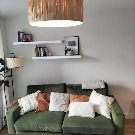 Spacious 2-bedroom In Location, Modern Amenities, Walking Distance To Attractions *