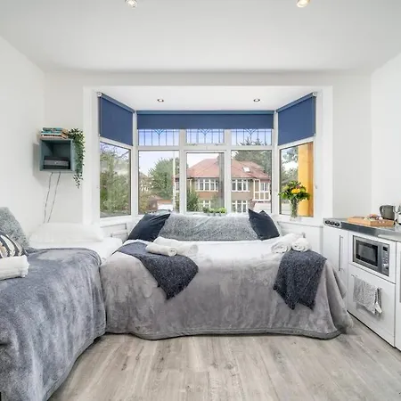 A Bright Lovely Spacious Studio.