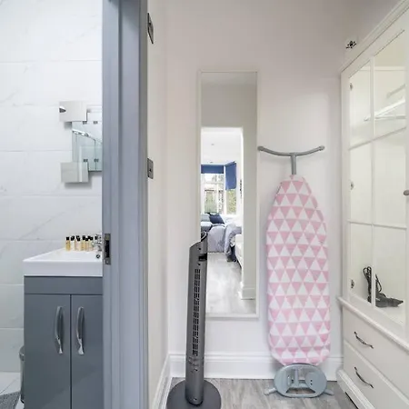 A Bright Lovely Spacious Studio. Apartment *