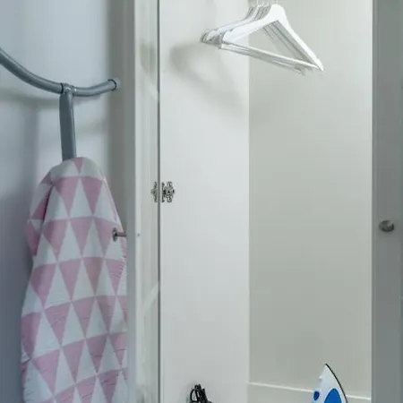 A Bright Lovely Spacious Studio. * Woodford