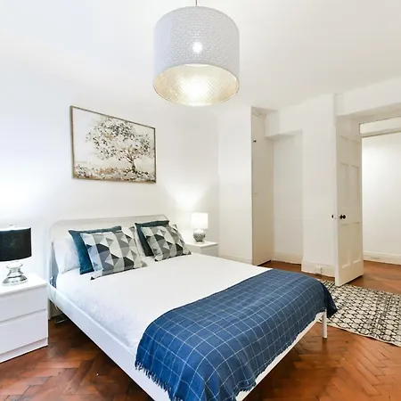 Cs Hyde Park Apartment