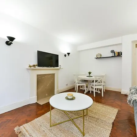 Cs Hyde Park Apartment