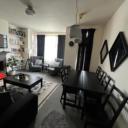 2 Bedroom Flat In Kensal Rise * London
