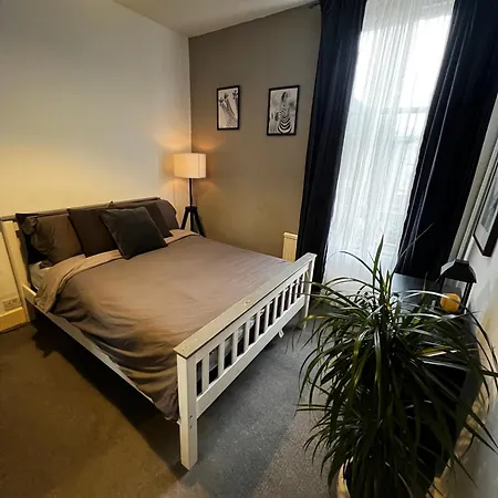2 Bedroom Flat In Kensal Rise Apartment London