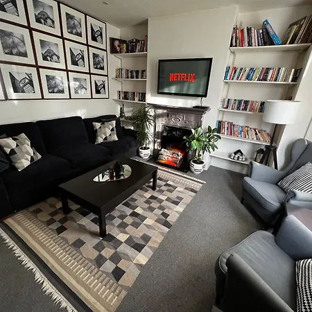 2 Bedroom Flat In Kensal Rise Apartment *