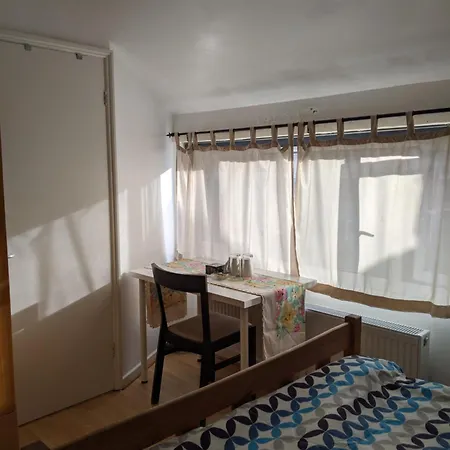 Homestay And Peaceful With Your Own Bathroom London