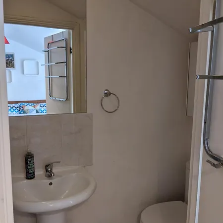 And Peaceful With Your Own Bathroom Homestay *