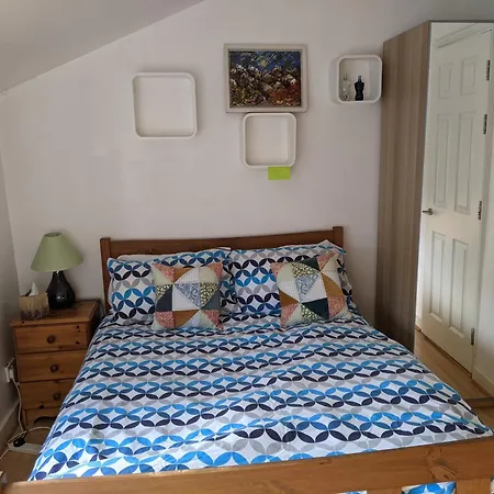 And Peaceful With Your Own Bathroom Homestay London