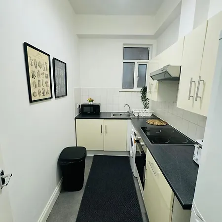 Jubilee 15 Minutes Homestay London