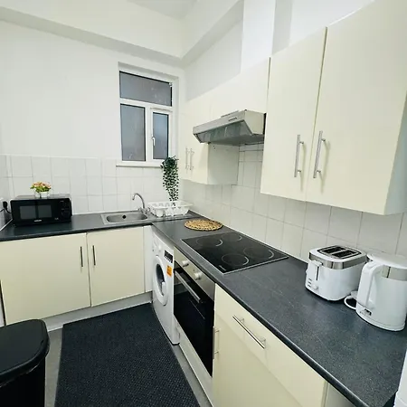 Jubilee 15 Minutes Homestay London