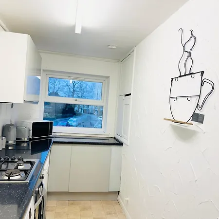 2br*free Parking*off A12*family*contractors * Ilford