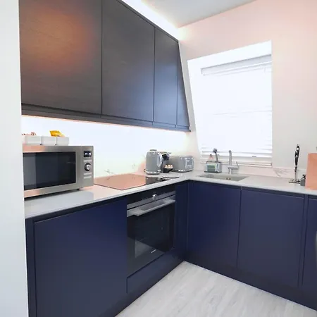 Street Serviced By Globe Apartment London