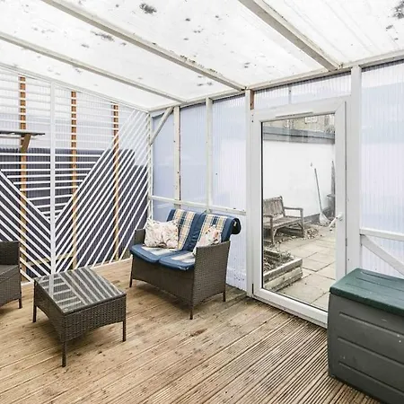 Super Stylish 1bd Flat With Garden In Leytonstone *