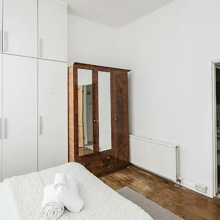 Super Stylish 1bd Flat With Garden In Leytonstone
