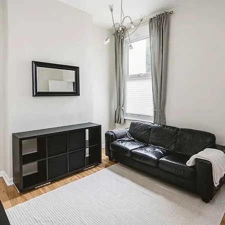 Super Stylish 1bd Flat With Garden In Leytonstone