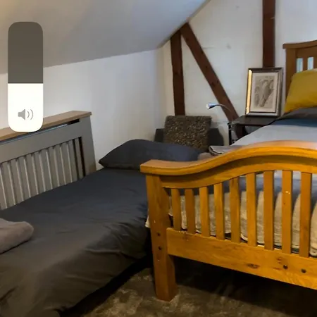 I Bedroom Flat On A Gated Farm In Tadworth Apartment Purley