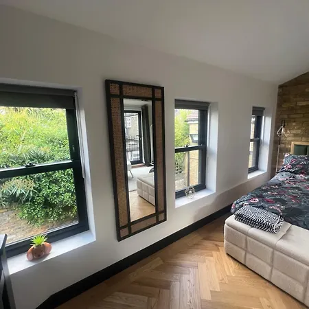 Private In Mews House Homestay
