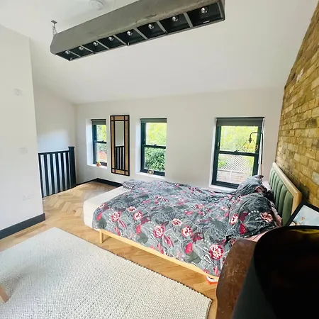 Homestay Private In Mews House London