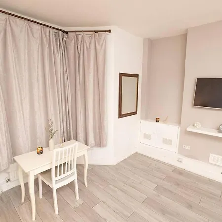 The Chelsea - 2 Bed Haven *