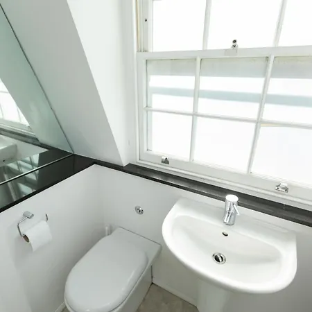 Comfortable 4 Bed Mews Town House Near Hyde Park * لندن