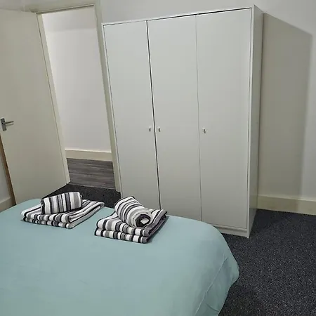 Lovely 2-bed Fully Refurbished House In Holiday home London