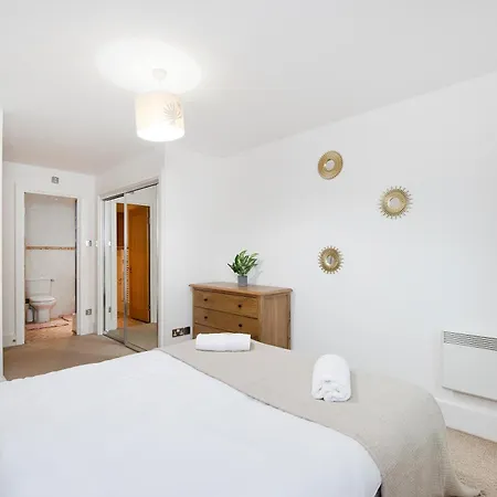 2 Bed 2 Bath Close To Big Ben London