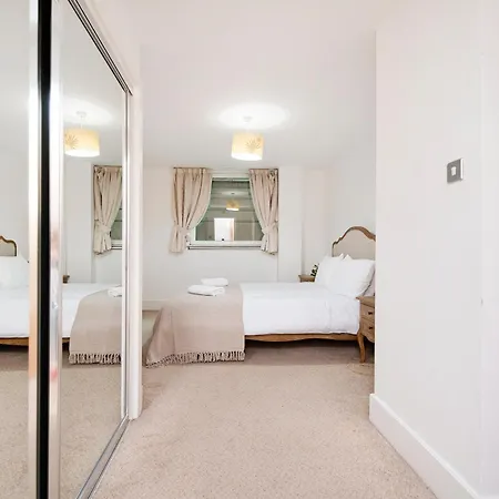 2 Bed 2 Bath Close To Big Ben London