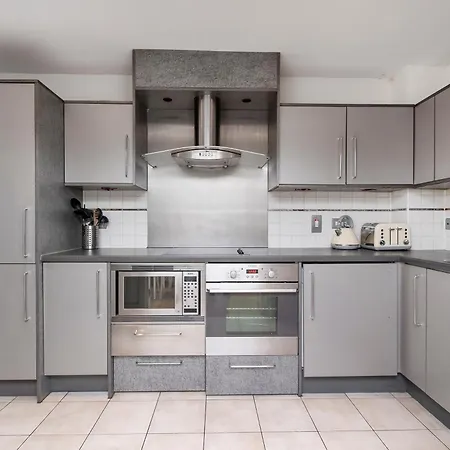2 Bed 2 Bath Close To Big Ben Apartment