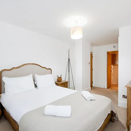 2 Bed 2 Bath Close To Big Ben London