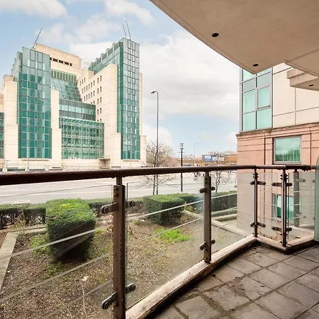 2 Bed 2 Bath Close To Big Ben London
