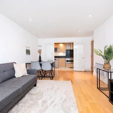 Terraced Riverview * London