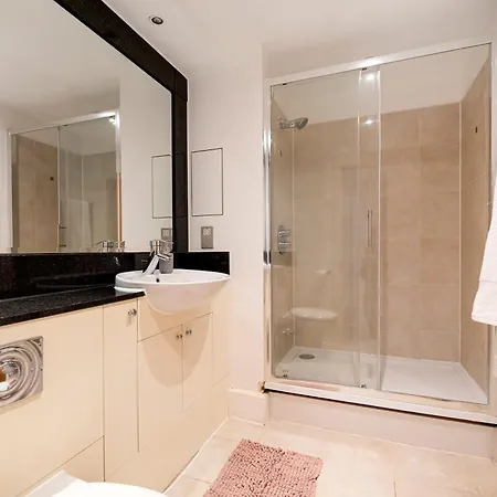 Terraced Riverview Apartment *