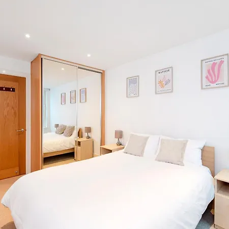 Terraced Riverview * London