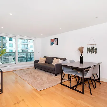 Terraced Riverview Apartment *