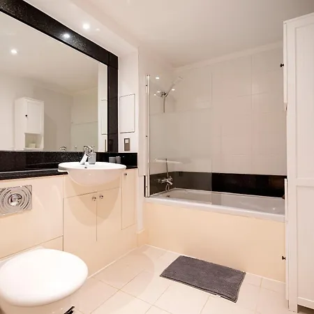 Terraced Riverview Apartment *