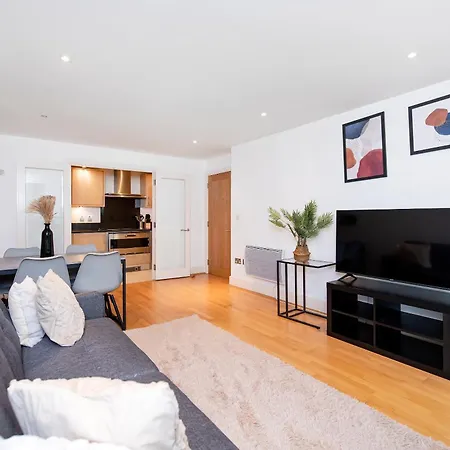 Terraced Riverview * London