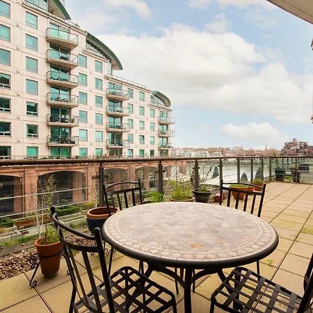 Terraced Riverview * London