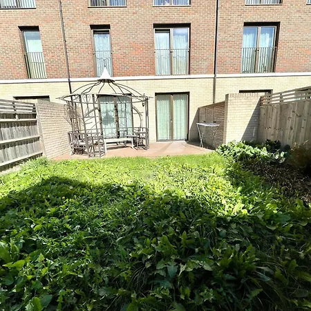 Stratford Luxury House: Spacious Garden Retreat Near Westfield * London
