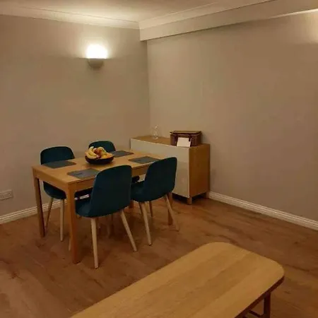 Modern Two Bed Flat In Canada Water Close To Transport Apartment London