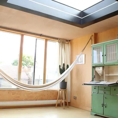 Stunning Loft In Brixton, Guest house London