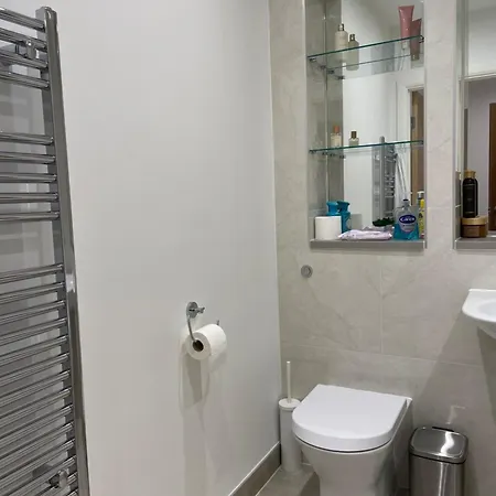 Luxury One Bedroom Flat In Apartment Harrow