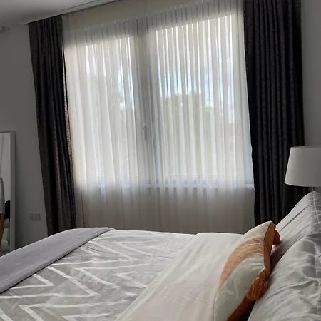 Apartment Luxury One Bedroom Flat In *