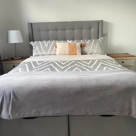 Luxury One Bedroom Flat In *