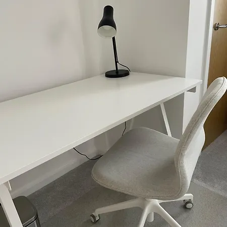 Luxury One Bedroom Flat In Apartment