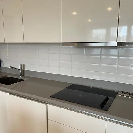 Luxury One Bedroom Flat In *