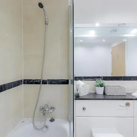 2&3 Bedrooms Near Excel - Modern Spacious For Larger Groups Apartment