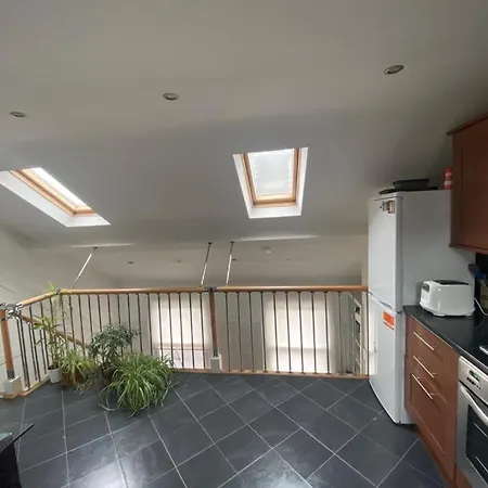 Gorgeous Hammersmith Home. Sleeps 6. Tube 5 Mins! Apartment *