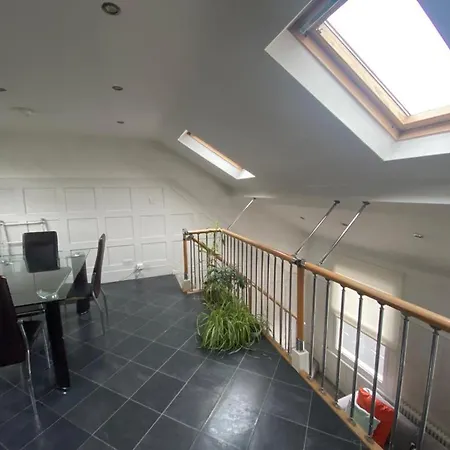Gorgeous Hammersmith Home. Sleeps 6. Tube 5 Mins! Apartment London